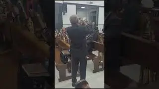 Louvando a Deus com o hino 140