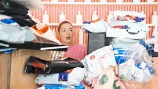 EXTREMELY GIANT GIFT PACKAGE OPENING