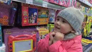 Какую игрушку выберет ребенок в магазине