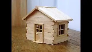 Міні будиночок з дерев’яних паличок. A mini house made of wooden sticks.