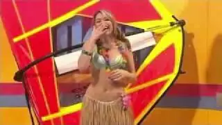 Holly Willoughby MOM - Splashing