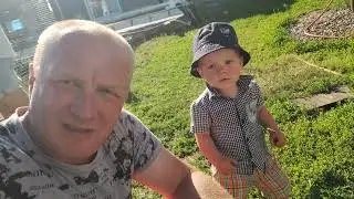 Строим с сыном площадку для бассейна.