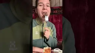 Обед в юрте. Следить за путешествием можно в тг @nomad_eurasia      
