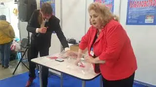 Вручение призов конкурса  на 42-ой рыболовной выставке в Санкт-Петербурге  от компании  