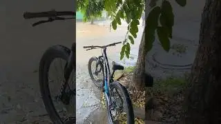 VIKINGX NA CHUVA #vikingx #bike #grau #viral #shorts