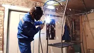 Мангал с крышей из профильной трубы 20-20.
