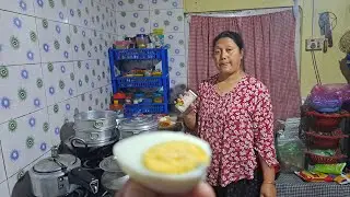 हामी दुई जना बुडाबुढी अण्डाको ताइपो बनाएर खाँदै छौ  us are making and eating the old man's egg Taipo