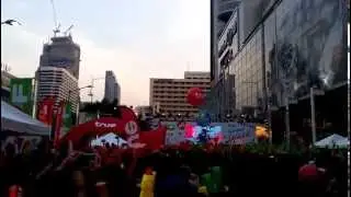โปเตโต้คอนเสิร์ตมันสุดเหวี่ยงในวันสงกรานต์/Potato Songkran Day concert was in full swing .