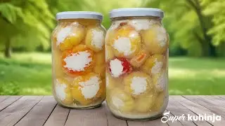 Salata od svježih paprika i sira. Salata svježe paprike sa sirom / paprike punjene svježim sirom.