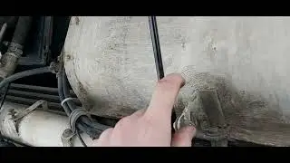 Замена штатных газовых упоров капота и установка фильтра на омыватель лобового стекла.