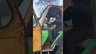 Завели трактор юмз после зимы. Девушка на тракторе ЮМЗ учится рулить 