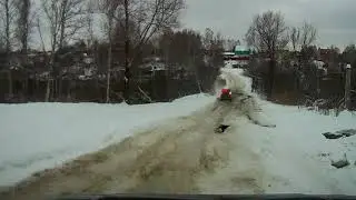 Ручей от ТЭЦ пробил русло в льду глубиной 20-30см