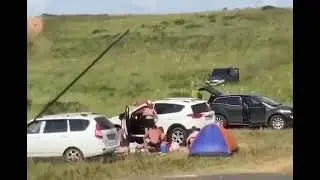 Когда отдыхаете на реке, смотрите по сторонам