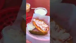 Mystic Lobster Roll in Juno Beach🦞 