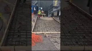 Заливаем бетон.