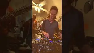 Turntables and a Sitar - DJ Drez and Egemen Sanli (LIVE)