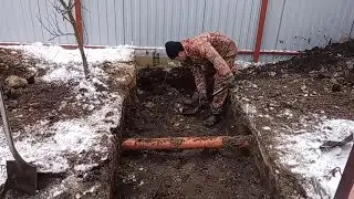Жили были дед да бабка и была у них выгребная яма из бетонных колец