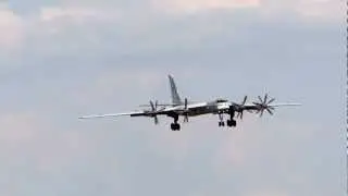 ТУ-95МС уход на второй круг. Аэродром Дягилево.