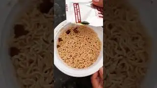 Experimentando Macarrão da Nissin Curry Indiano