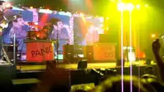 Panic! at the Disco covers SHOUT! & brendon teaches us dance moves :)