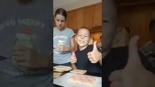 Юный ютубер строит дом🏡