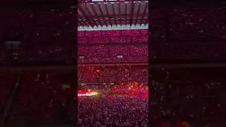Новые кадры с Ханде в Милане на концерте Coldplay с Хаканом и друзьями⚡️