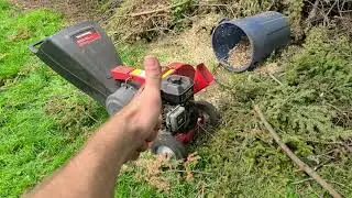 Yard Machine by MTD Chipper / Shredder with a 825 Briggs and Stratton Motor