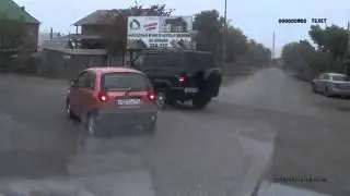 Наглый дед на букашке.