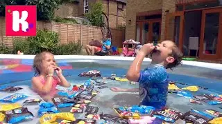 M&M's pool Chupa Chups Gummy конфеты Skittles в бассейне Катя и Макс купаются