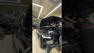 Убираем прыгающий капот на алюминиевом Land Cruiser 300