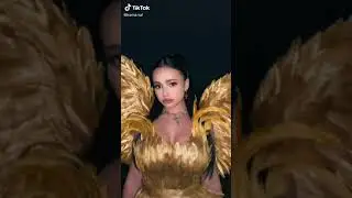Валя Карнавал показала сиськи