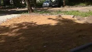 Укладывают песок и щебень на детской площадке на Металлургов (29.05.2024)