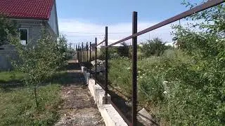 Каркас под забор с бетонной лентой готов