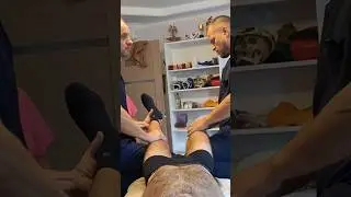 ASMR человек и колени