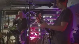 Under Cover extraits live