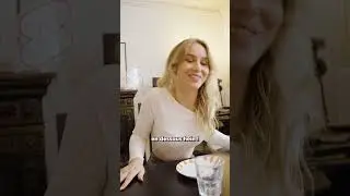 Elle descends sous la table pour la galette...