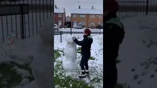 How does a blind girl build a snowman?