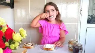 Melissa makes 4 types of sandwiches with different fillings