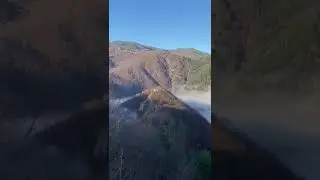 Мъглата скри реката