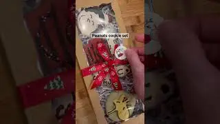 Charlie Brown cookie sets for your 🐶 🍪 🎄