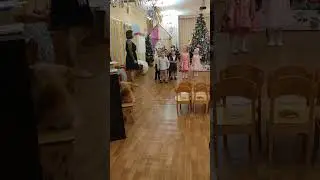 как поёт 😃😂