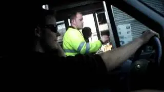 Høna tar av med robert på Bomstasjonen ved Hanekleiva (Hønekleiva)