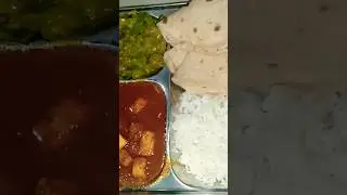 veg thali msala paneer ke sath roti nenua ki sabji chawal aur salad...#viralvideo