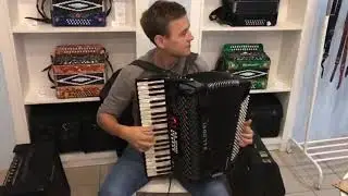 Продажа Итальянского аккордеона с Миди системой!