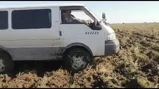 по пахоте после суток дождя mazda bongo 4wd