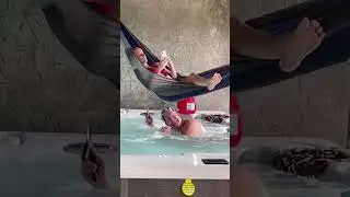 She should’ve just chilled in the tub😂