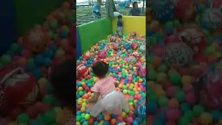 Mba yaya mandi bola di tanah lapang AIR BANGIS