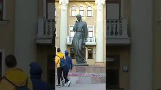 Living monument /Живий пам'ятник /Живой памятник 