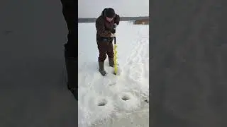 Бракованный шуруповерт в работе