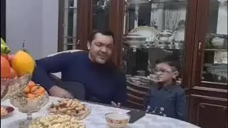 Уктам Камалов Интернет юлдузи Ахмаджон билан дуэт / Тошкентчасига / Salom o'rtog'im qalesan bovotimi